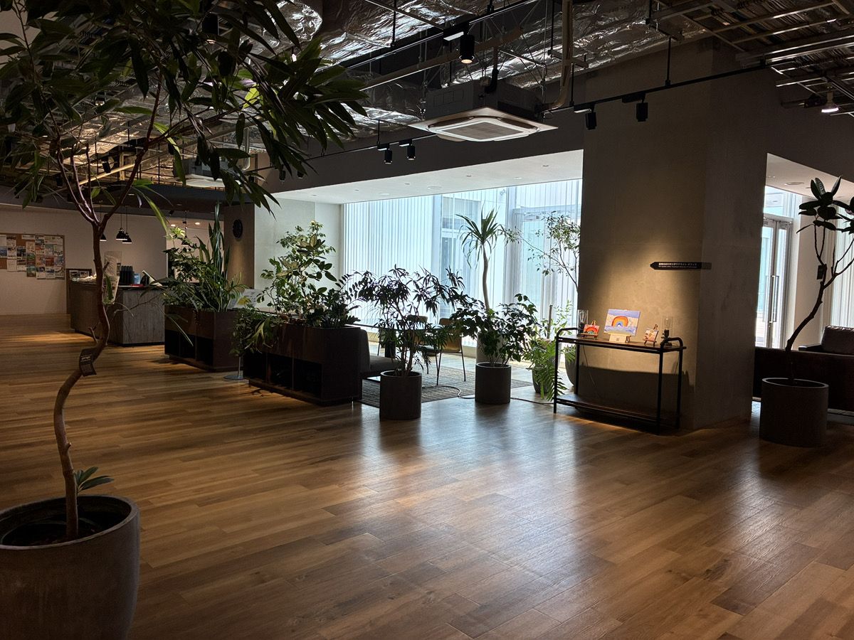 スカイセブンモバイル豊橋店内観